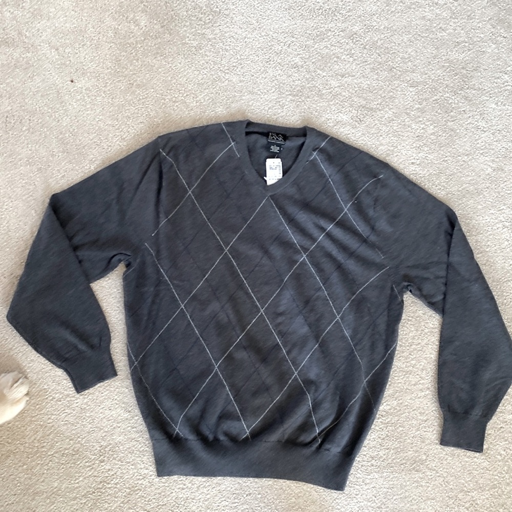 JoS A Bank men’s grey argyle LS cotton sweater. Large.